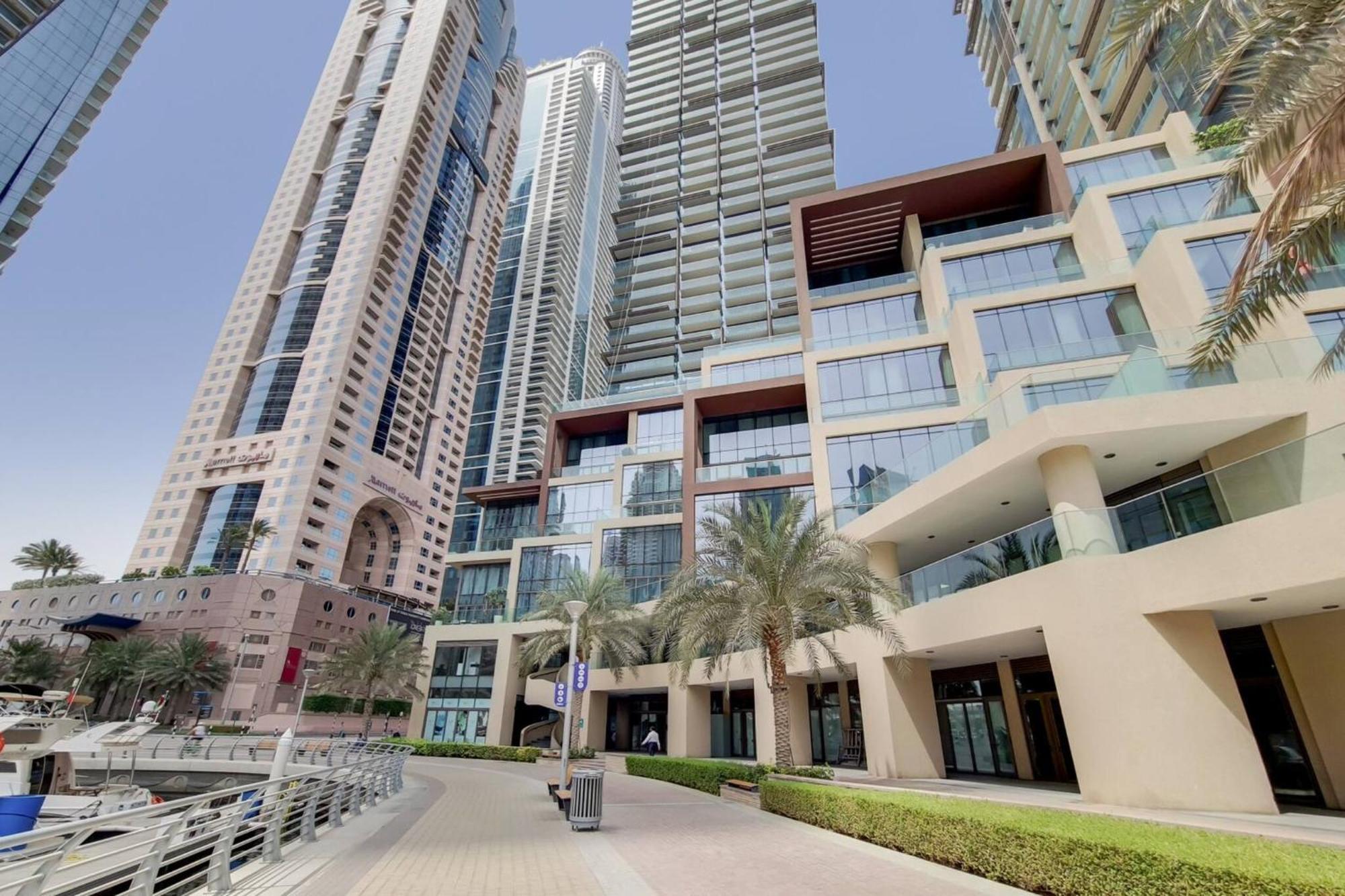 Villa 4 Bed With Marina Views In Jumeirah *