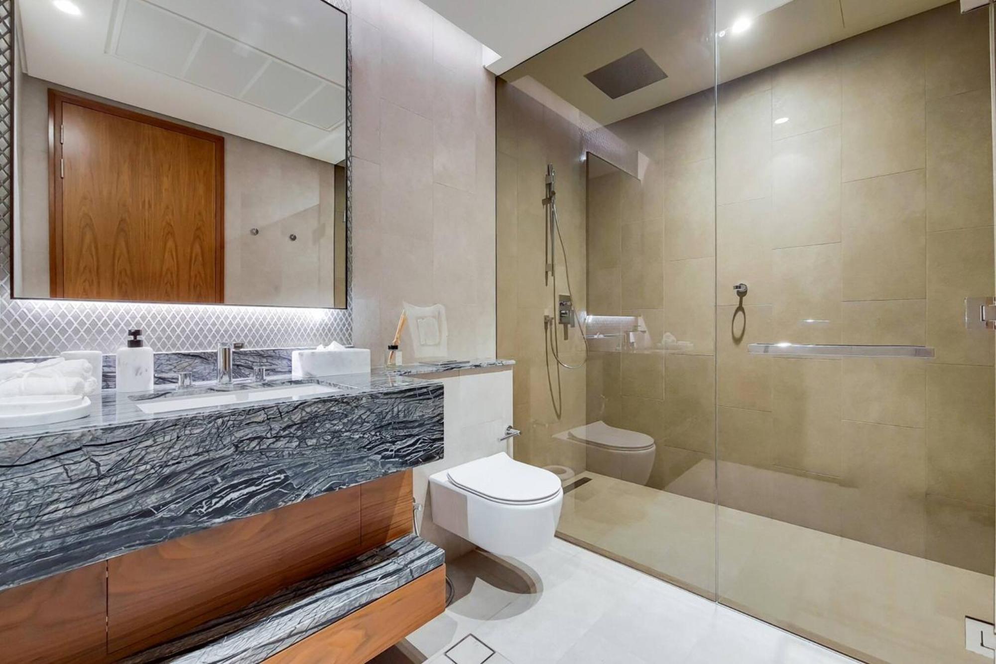 Villa 4 Bed With Marina Views In Jumeirah Dubai