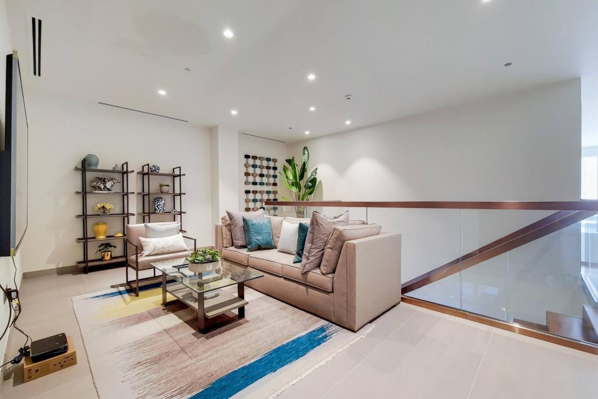 4 Bed With Marina Views In Jumeirah Villa