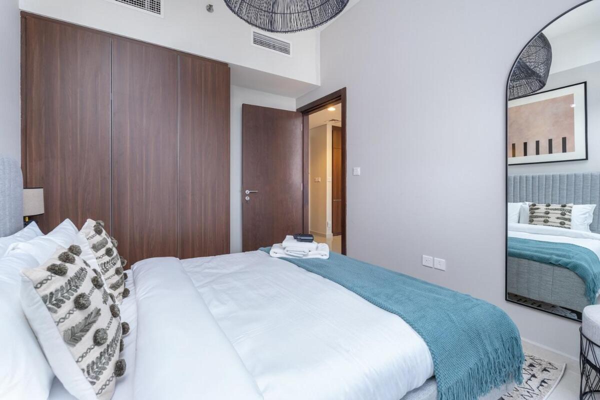 Awesome 1-bedroom With Burj Views At Vera Tower In Business Bay Dubai