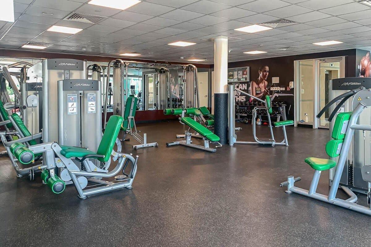 Daniels 1br At The Greens With Golf Course View * Dubai