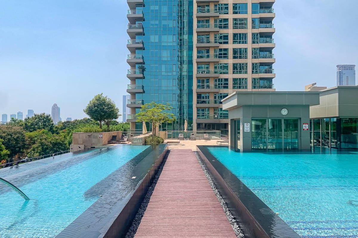 Daniels 1br At The Greens With Golf Course View * Dubai