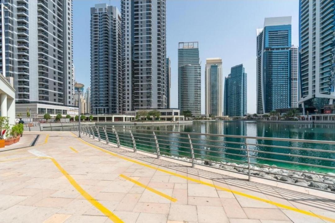 Stunning - High Floor - Canal View Apartment