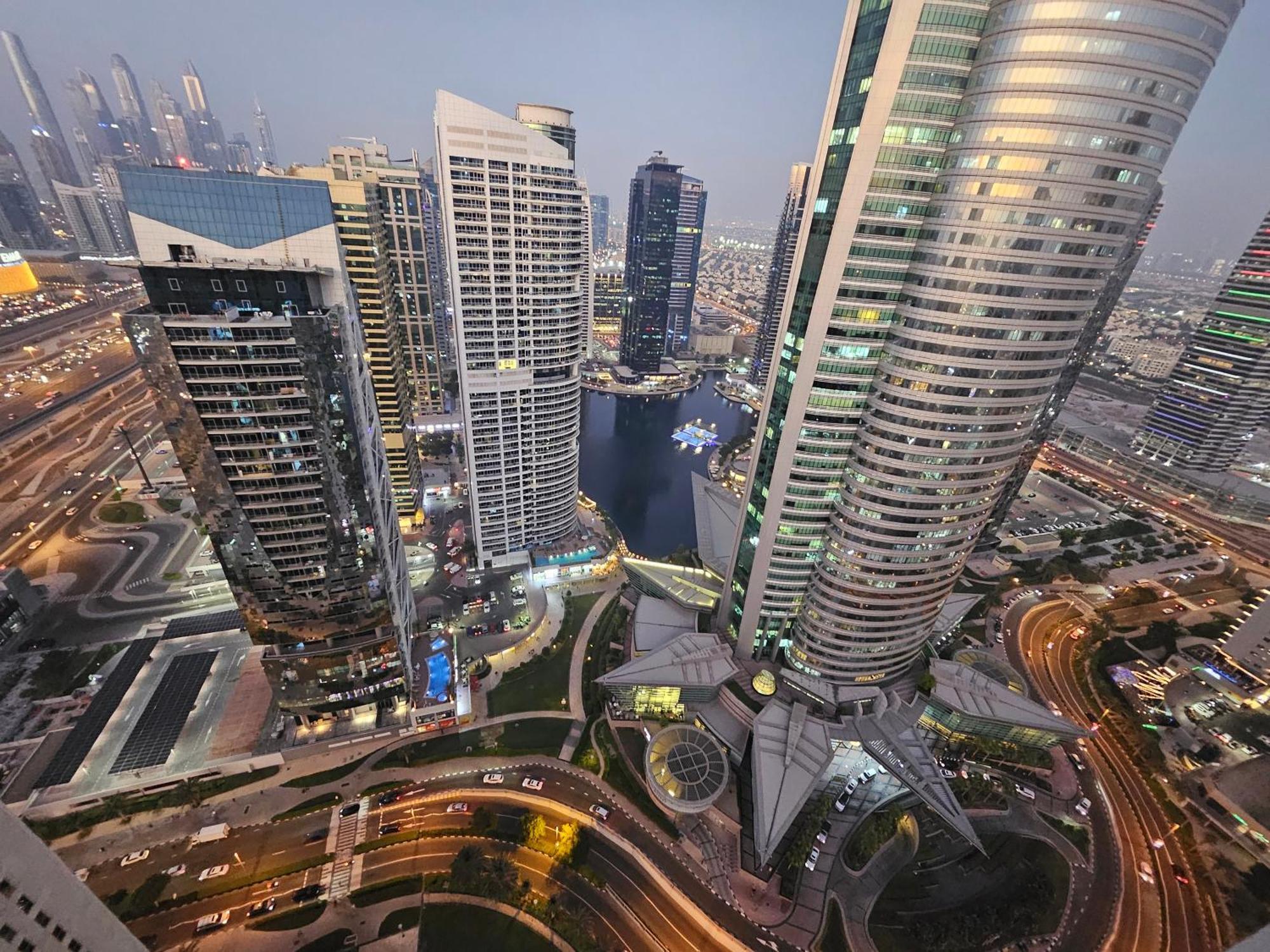 Apartment Stunning - High Floor - Canal View