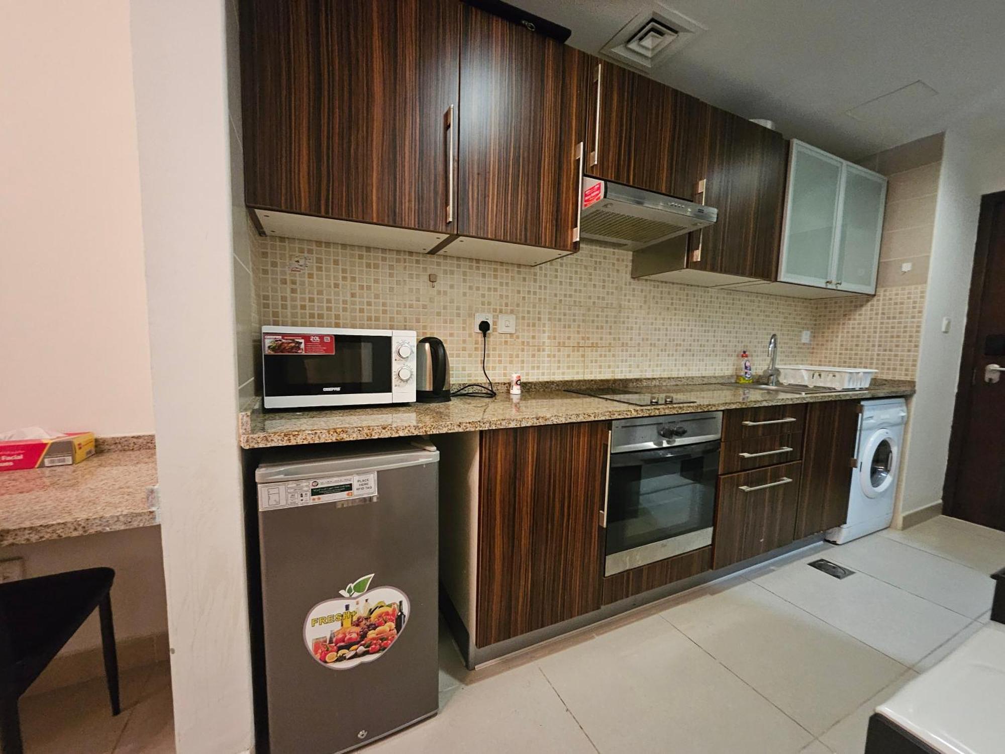 Stunning - High Floor - Canal View Apartment *