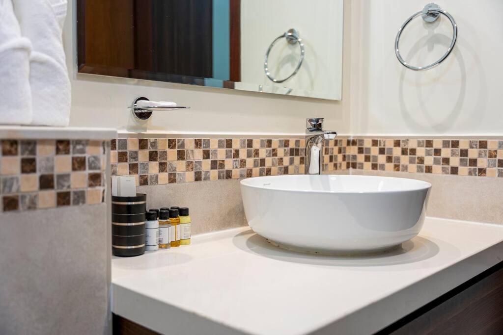 First Class 2br Luxury Urban Escape Apartment Dubai