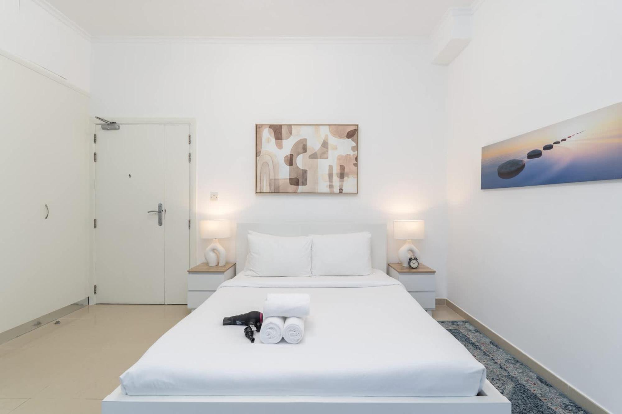 Spectacular In Marina That Sleeps 2