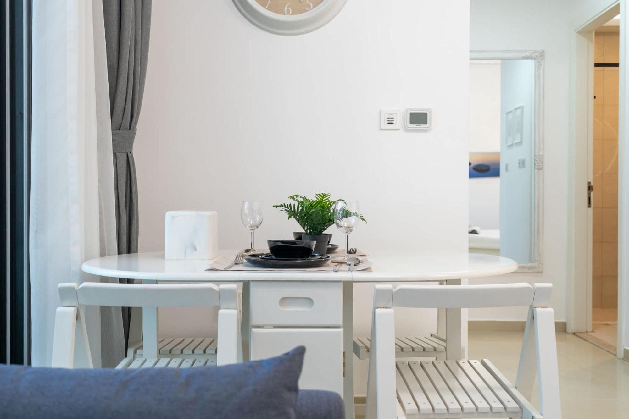 Spectacular In Marina That Sleeps 2 * Dubai
