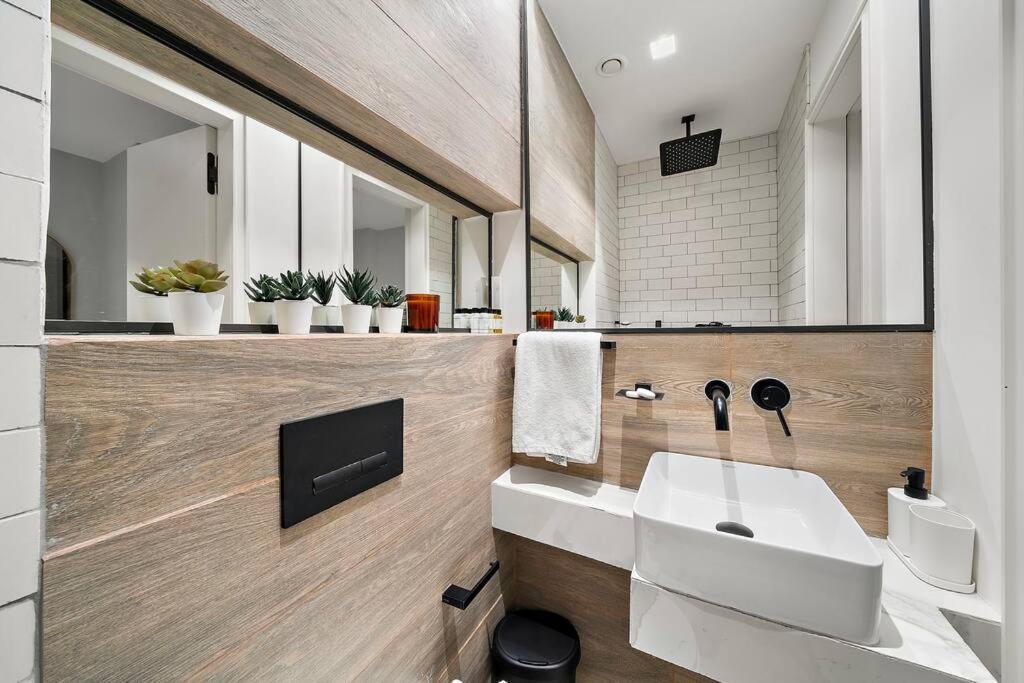 First Class 3br Lively Sanctuary Apartment Dubai