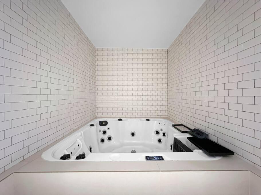 Apartment First Class 3br Lively Sanctuary *