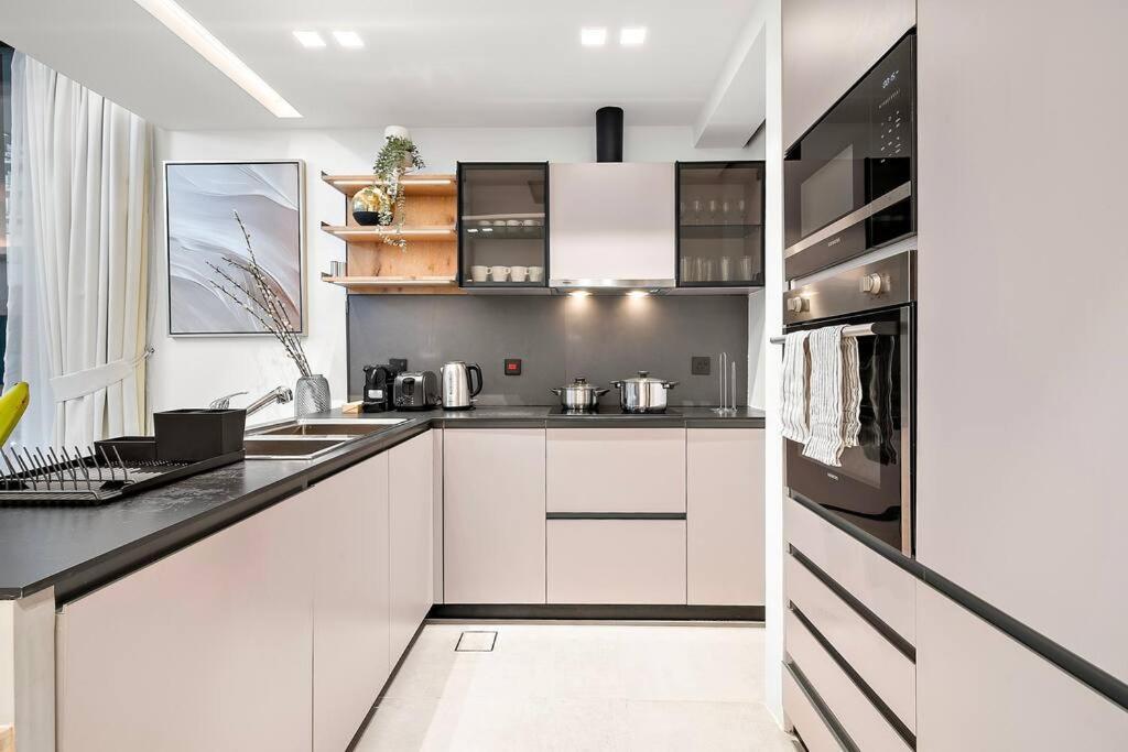 Apartment First Class 3br Lively Sanctuary *