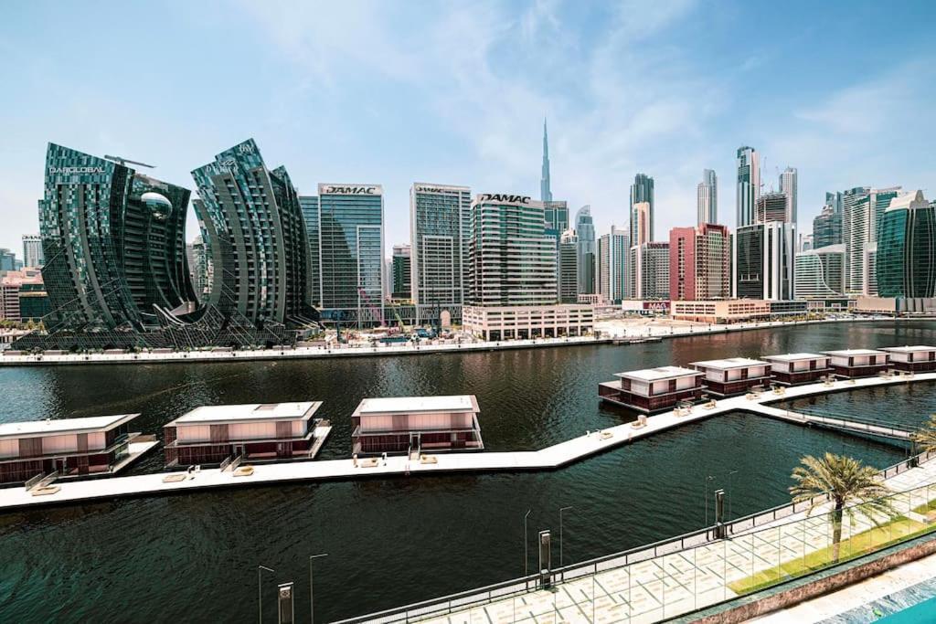 Lux With Huge Private Lounge I Burj & Canal View Apartment *