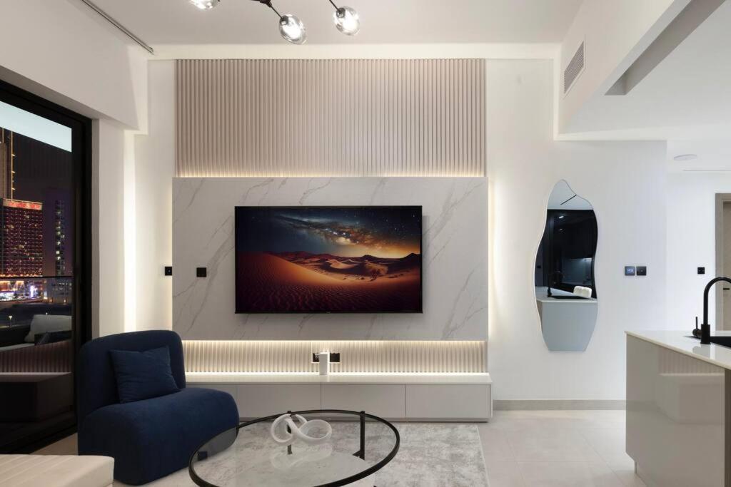 Lux With Huge Private Lounge I Burj & Canal View Apartment Dubai