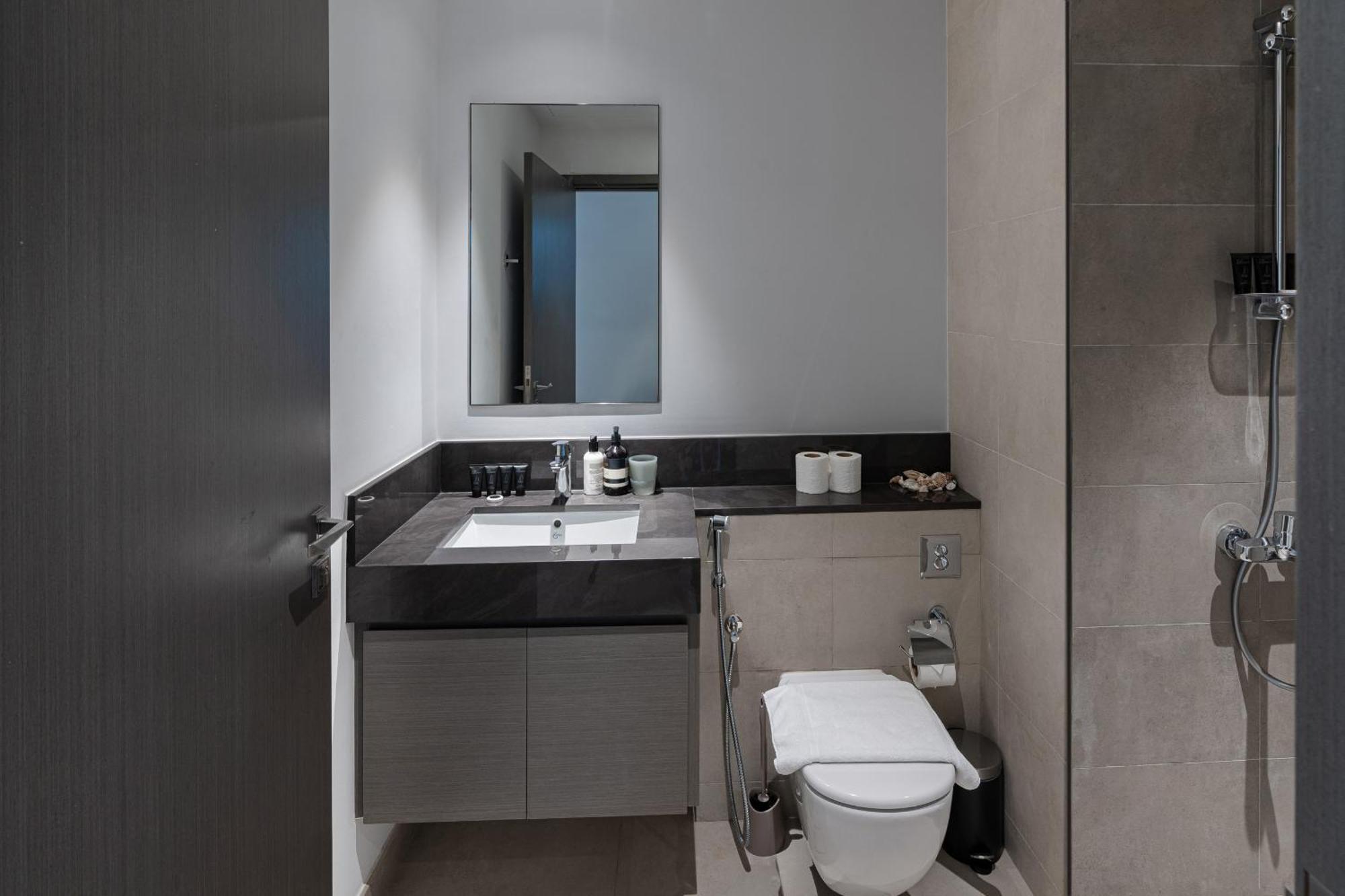 Creek Horizon Tower 1 - 2br - Allsopp & Allsopp * Dubai