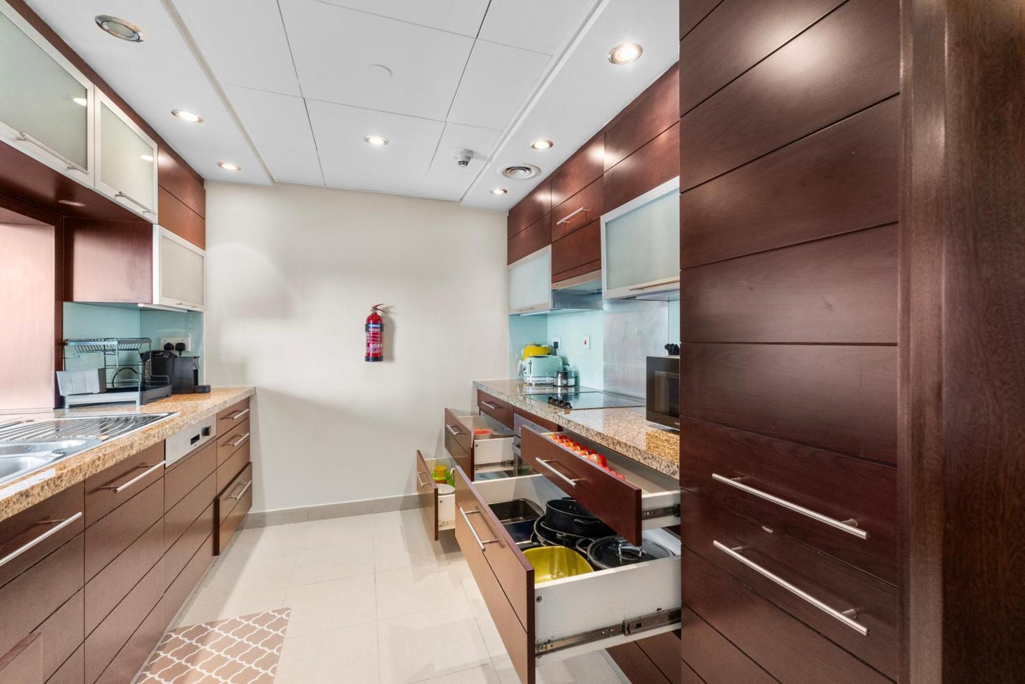 Apartment Stylish 1 Bedroom - Burj Khalifa View- 5Mn Walk To Dubai Mall-Apartment In Burj Views Tower *