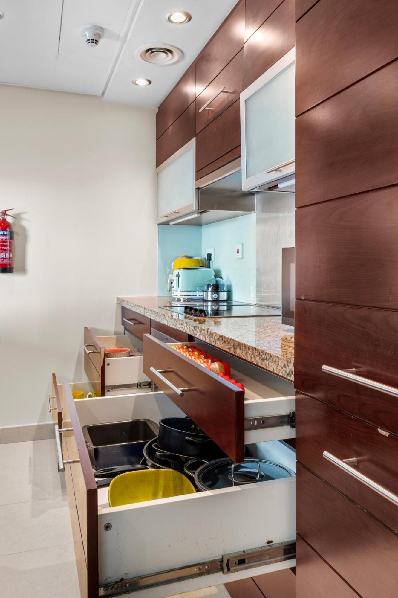 Stylish 1 Bedroom - Burj Khalifa View- 5Mn Walk To Dubai Mall-Apartment In Burj Views Tower Apartment Dubai