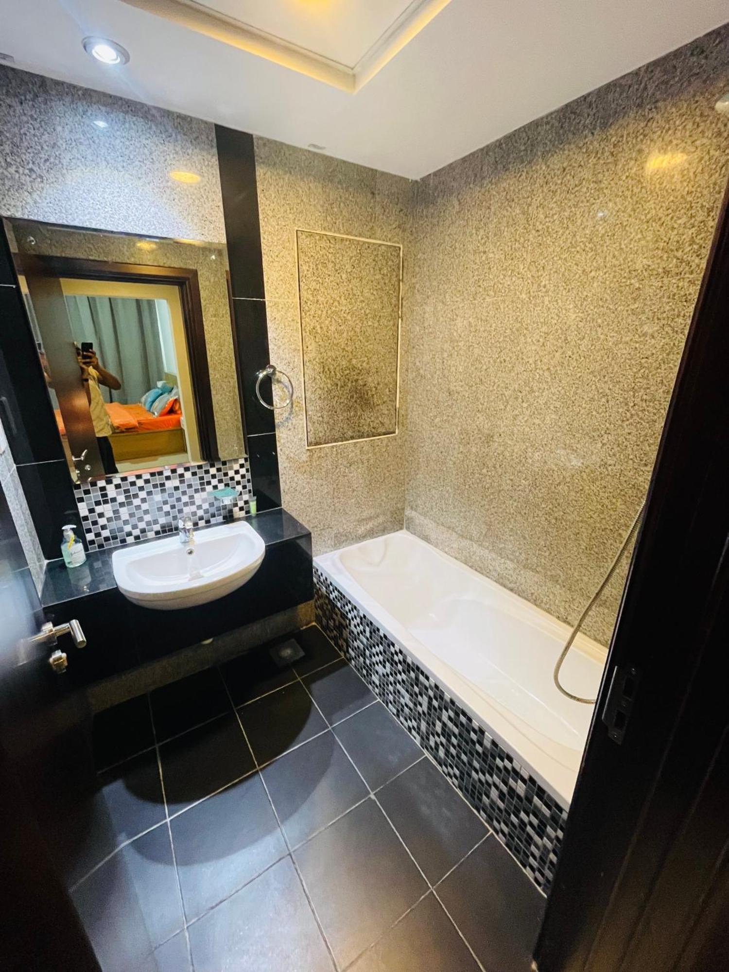 Stylish Fairview In Business Bay Canal View Marasi Drive Apartment