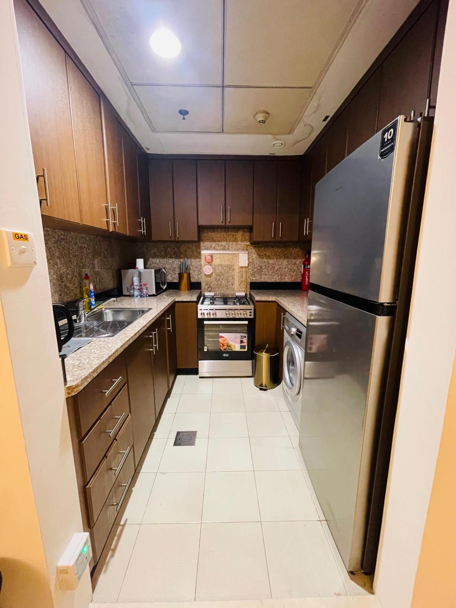 Stylish Fairview In Business Bay Canal View Marasi Drive Apartment *