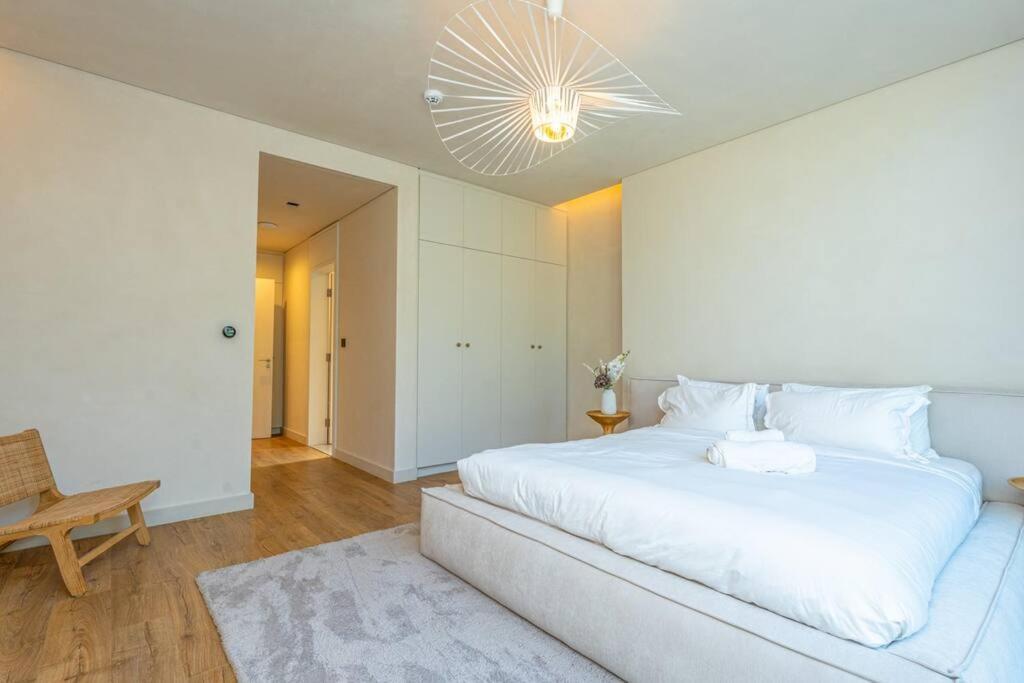 Apartment Hills - Modern 5 Bedroom Expansive By Tlre Homes