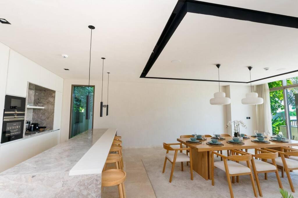 Apartment Hills - Modern 5 Bedroom Expansive By Tlre Homes *