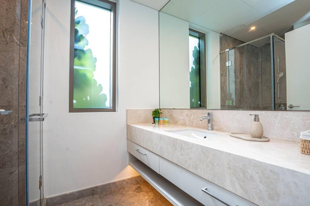Hills - Modern 5 Bedroom Expansive By Tlre Homes Apartment