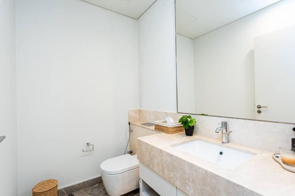 Apartment Hills - Modern 5 Bedroom Expansive By Tlre Homes