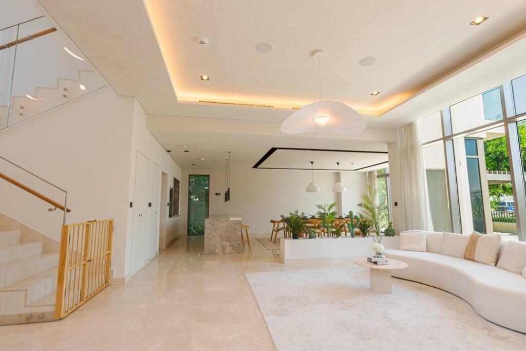 Hills - Modern 5 Bedroom Expansive By Tlre Homes Apartment *
