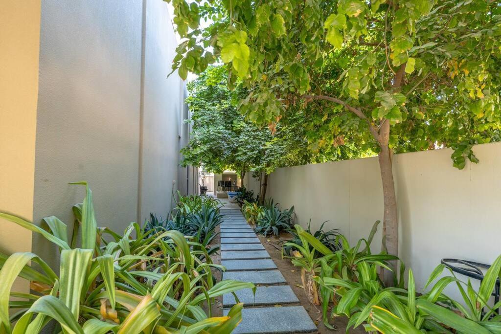 Apartment Hills - Modern 5 Bedroom Expansive By Tlre Homes