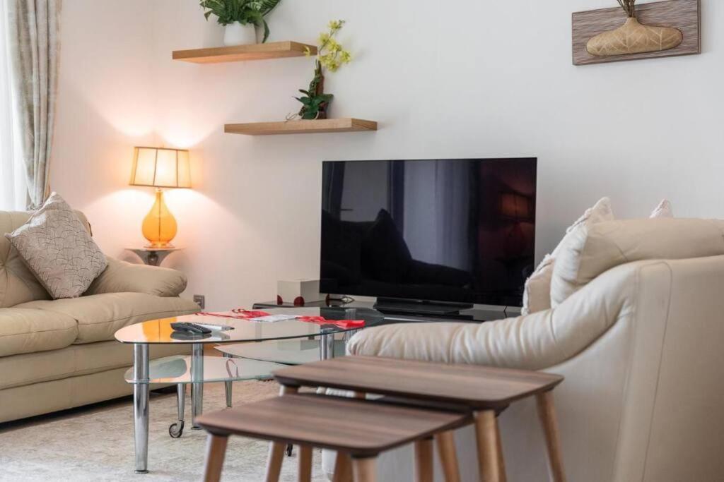First Class 2br Cozy Beachfront Escape Apartment Dubai