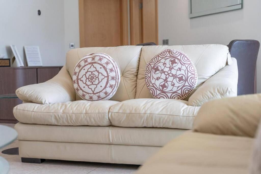 Apartment First Class 2br Cozy Beachfront Escape *