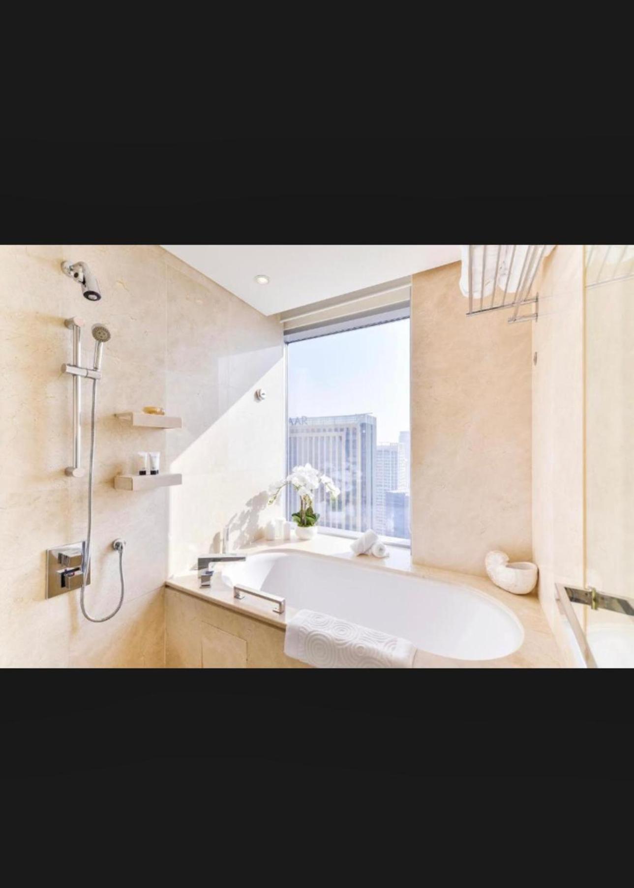 Address Marina Mall Suites - Full Marina Views, Balcony, Kitchen & Parking Apartment *
