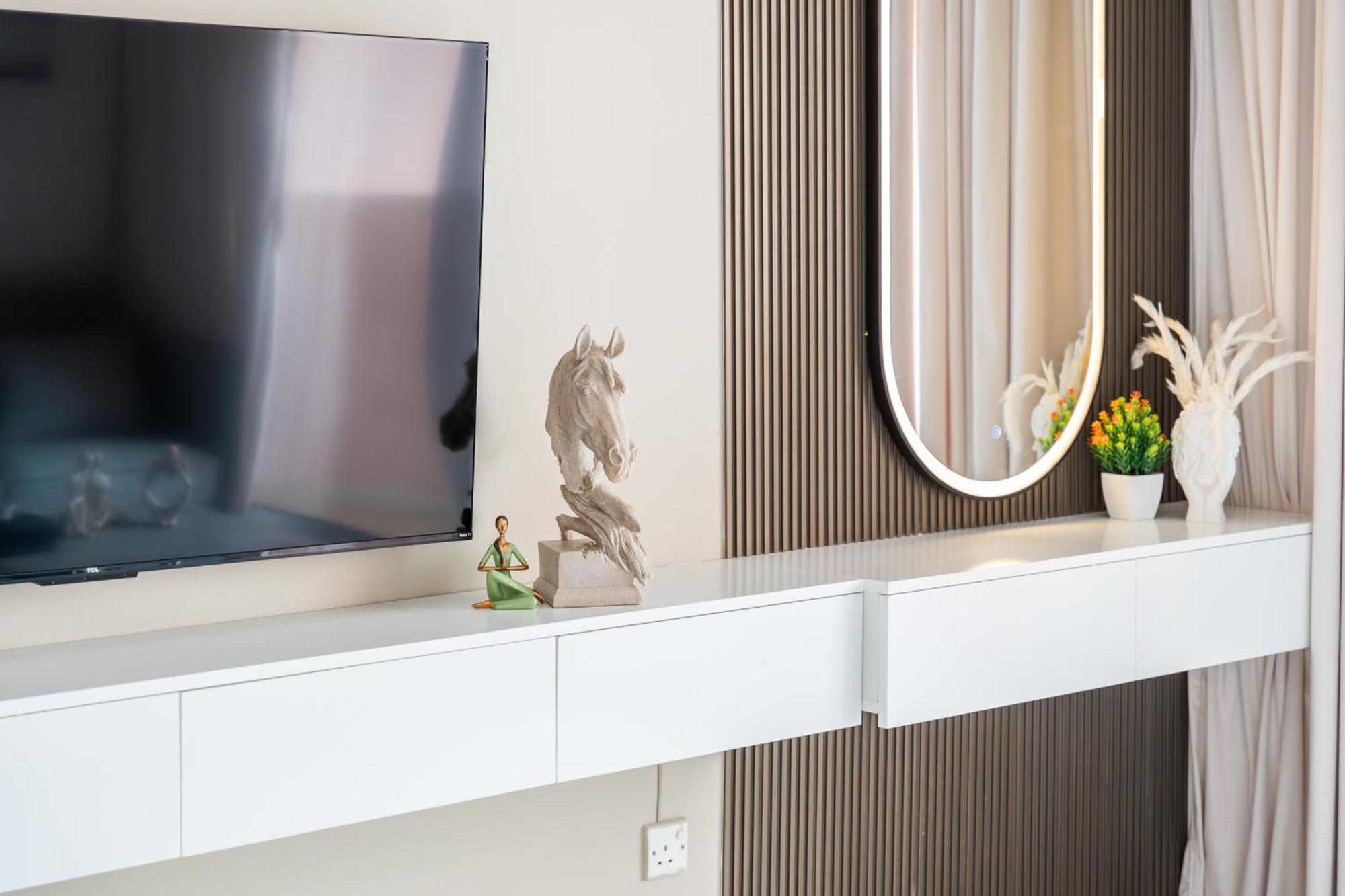 Luxury Near Battua Mall Apartment *