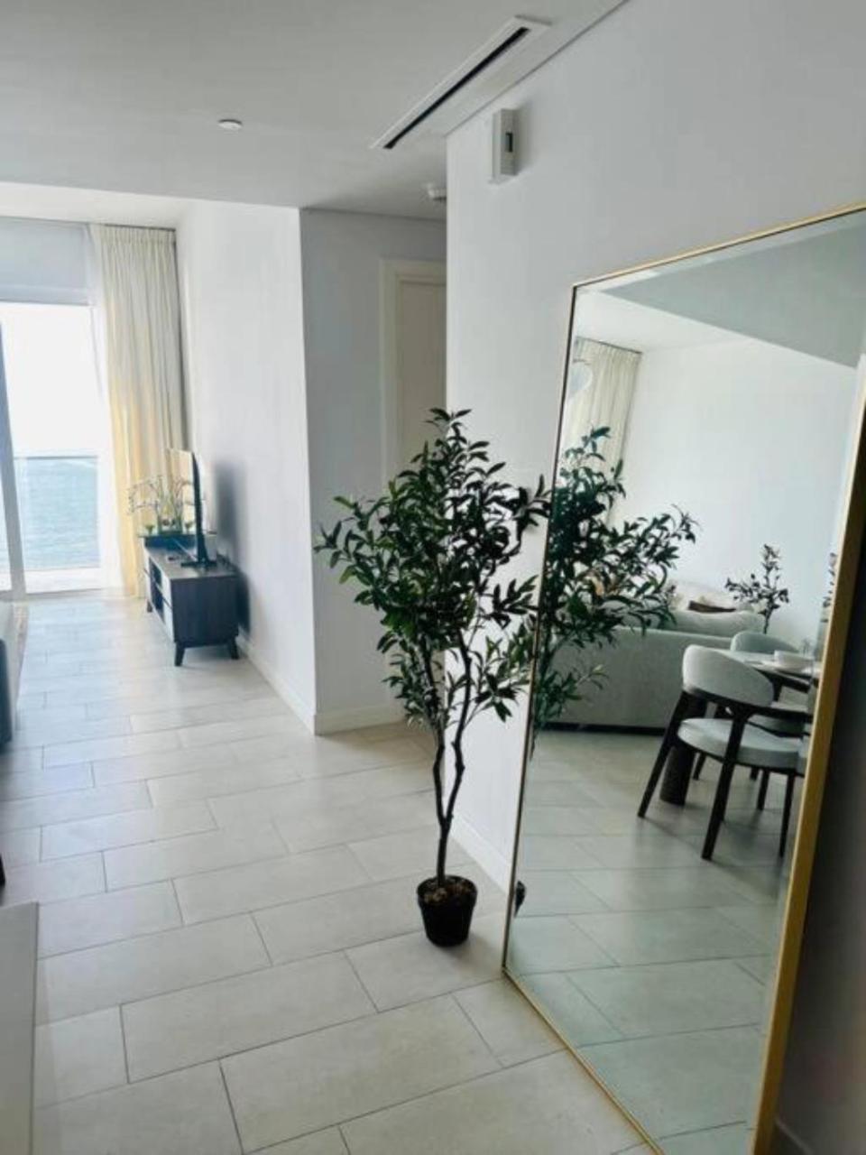 La Vie - 2 Bedroom Beachfront Full Sea View In Jbr