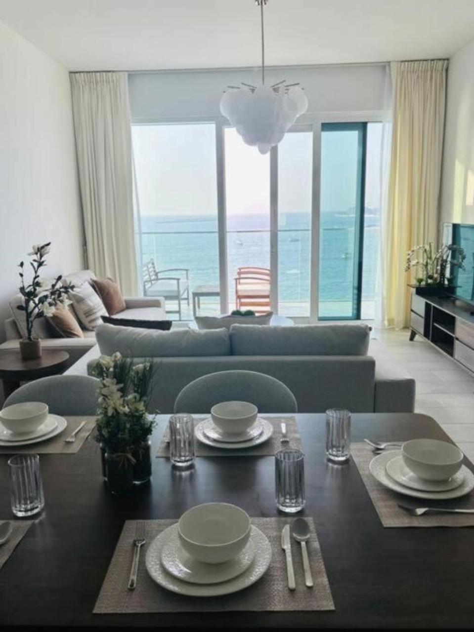 La Vie - 2 Bedroom Beachfront Full Sea View In Jbr *