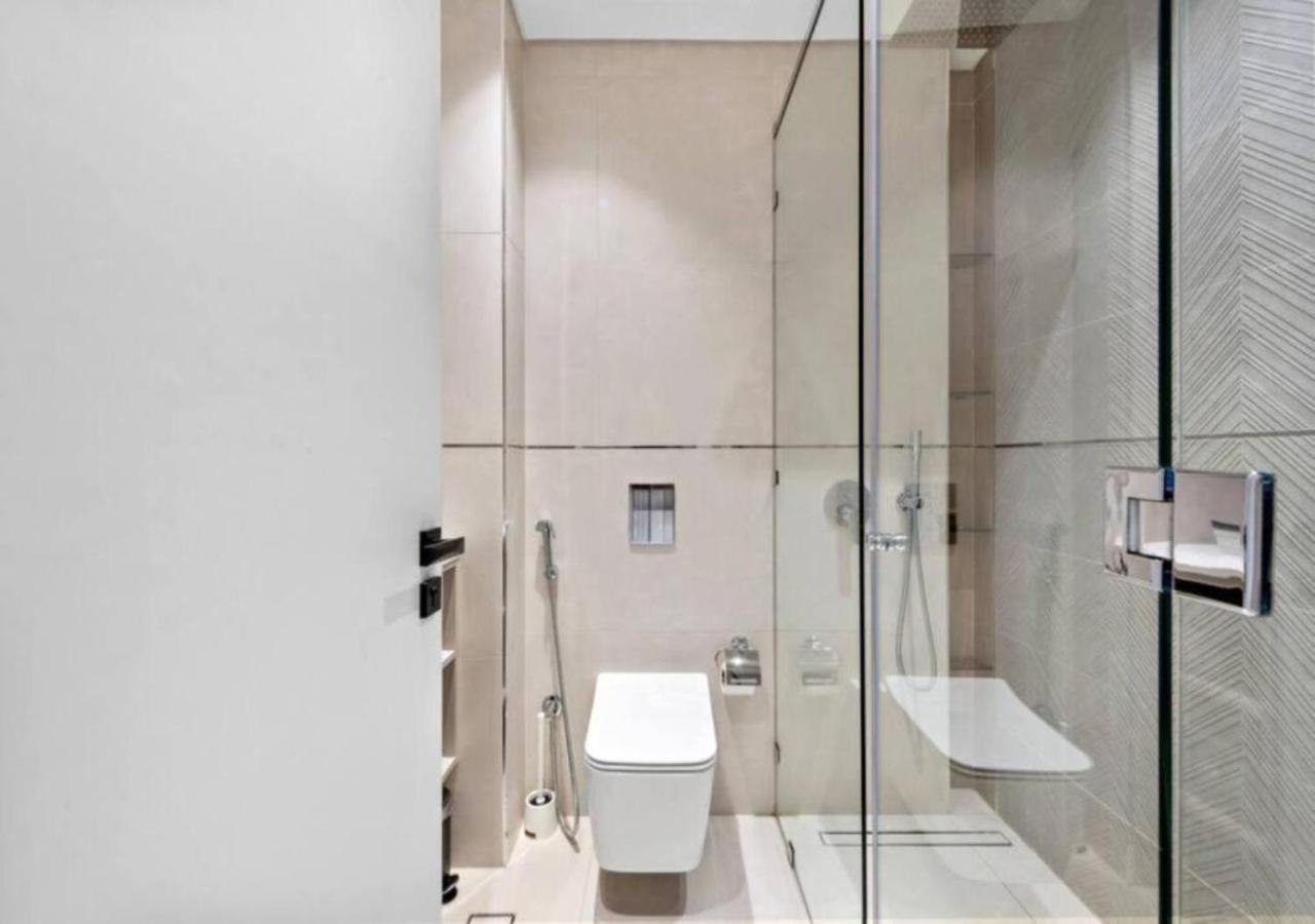 New Luxury Near Marina-4min Walk From Metro Apartment