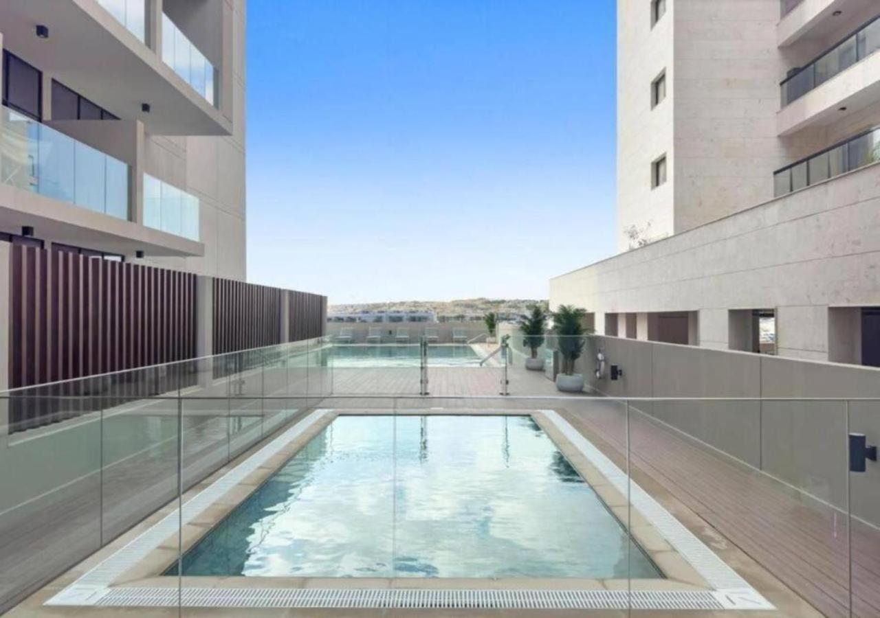 New Luxury Near Marina-4min Walk From Metro *