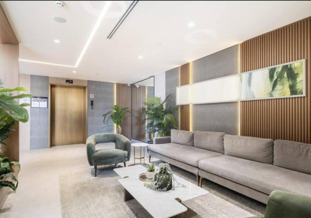 Apartment New Luxury Near Marina-4min Walk From Metro *