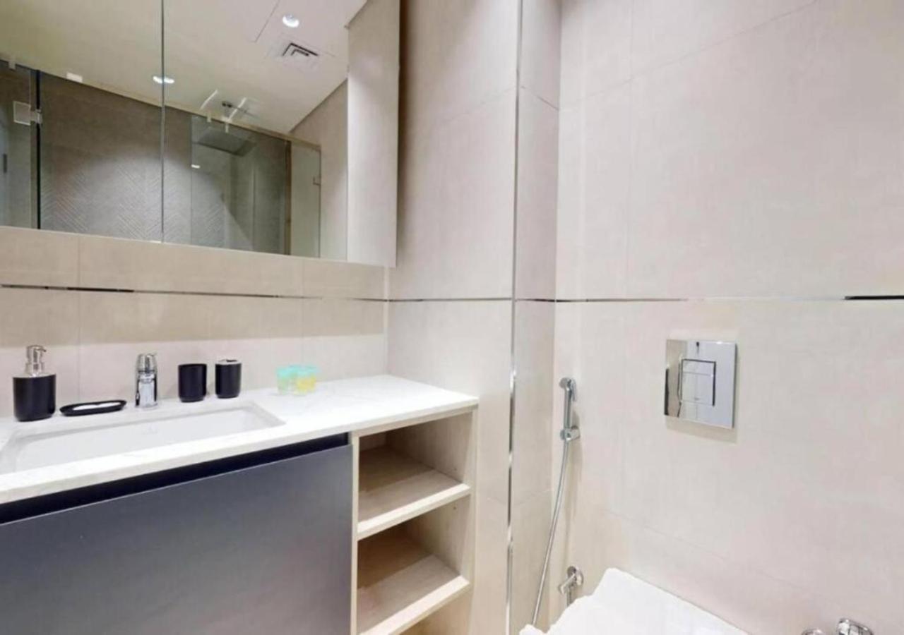 New Luxury Near Marina-4min Walk From Metro Apartment
