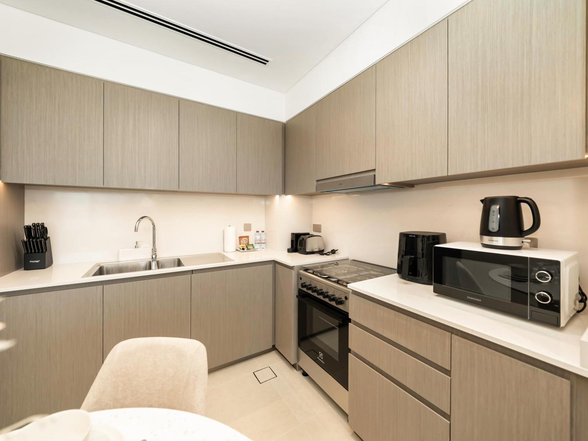 Smartstay At Grande Signature - Burj Khalifa View - 5 Min Mall - Downtown - Brand New Luxury Apartment Dubai