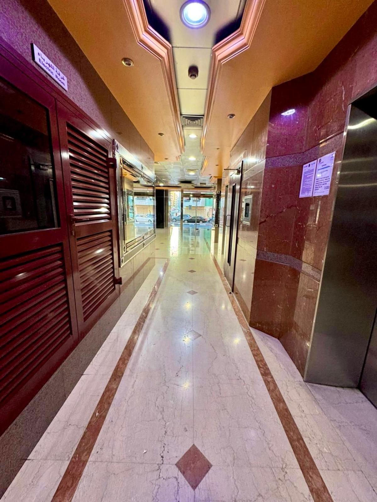 Homestay Aavhr Youth Holiday Near Burjuman Metro Station *