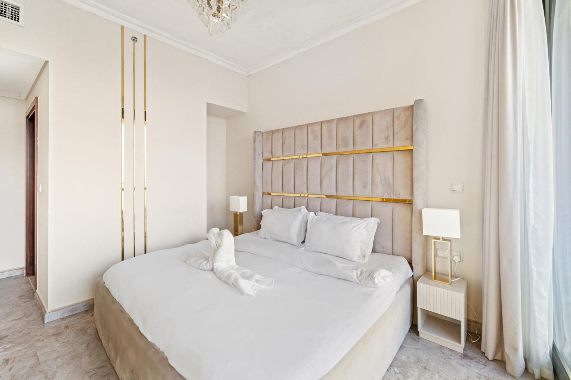 First Class 2br With Full Skyline & Sea View