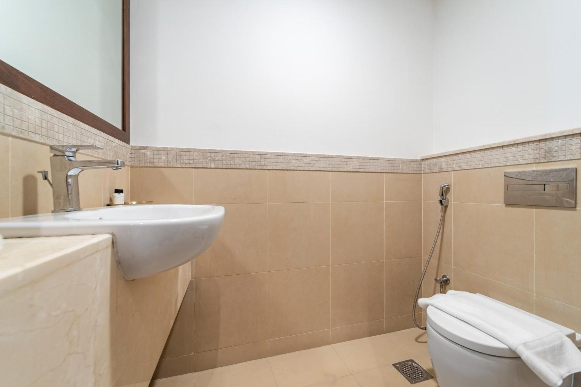 First Class 2br With Full Skyline & Sea View Apartment
