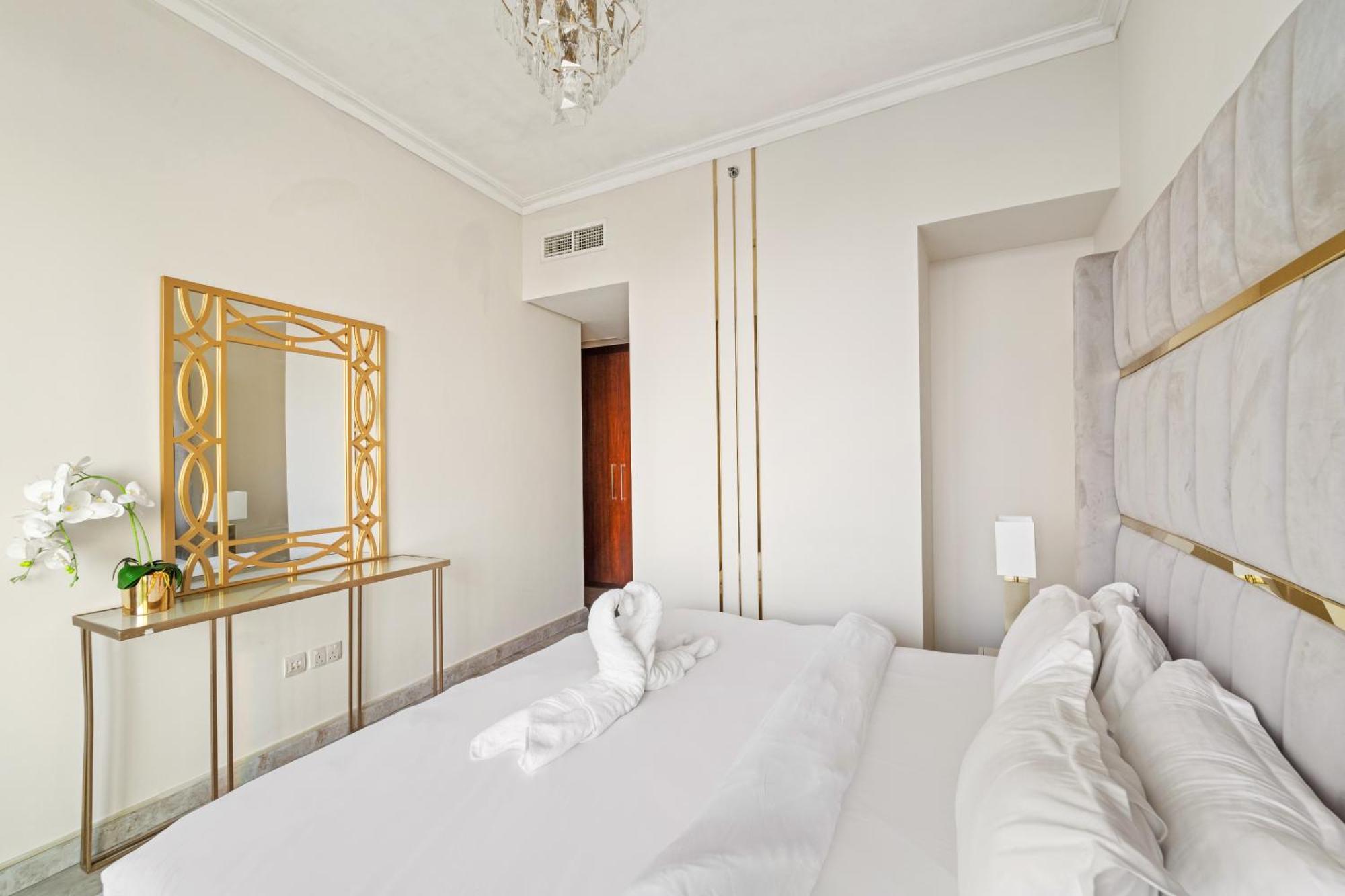 First Class 2br With Full Skyline & Sea View Apartment