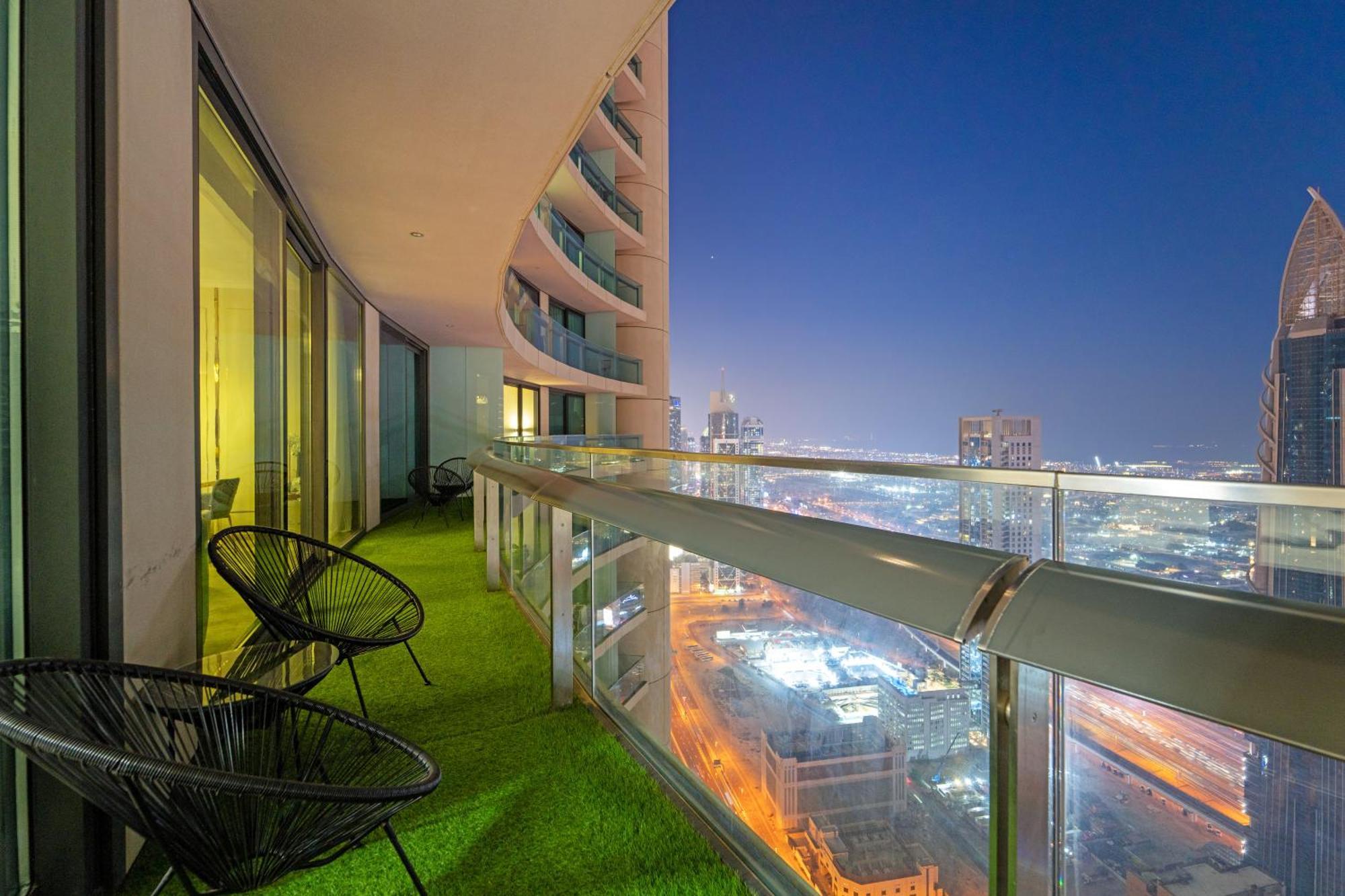 First Class 2br With Full Skyline & Sea View Apartment Dubai
