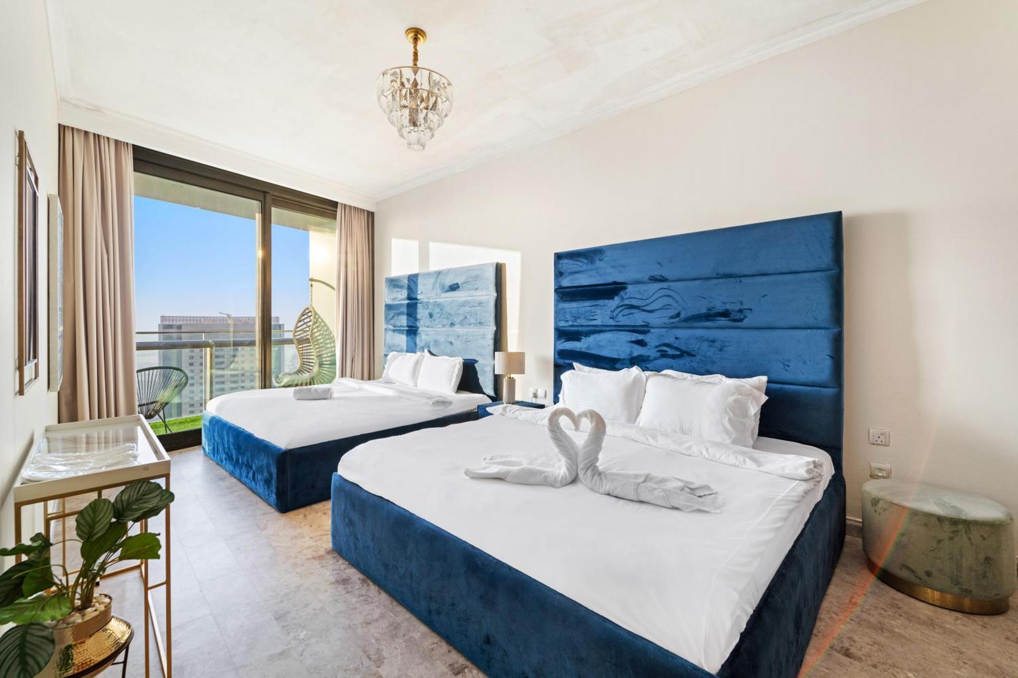 Apartment First Class 2br With Full Skyline & Sea View