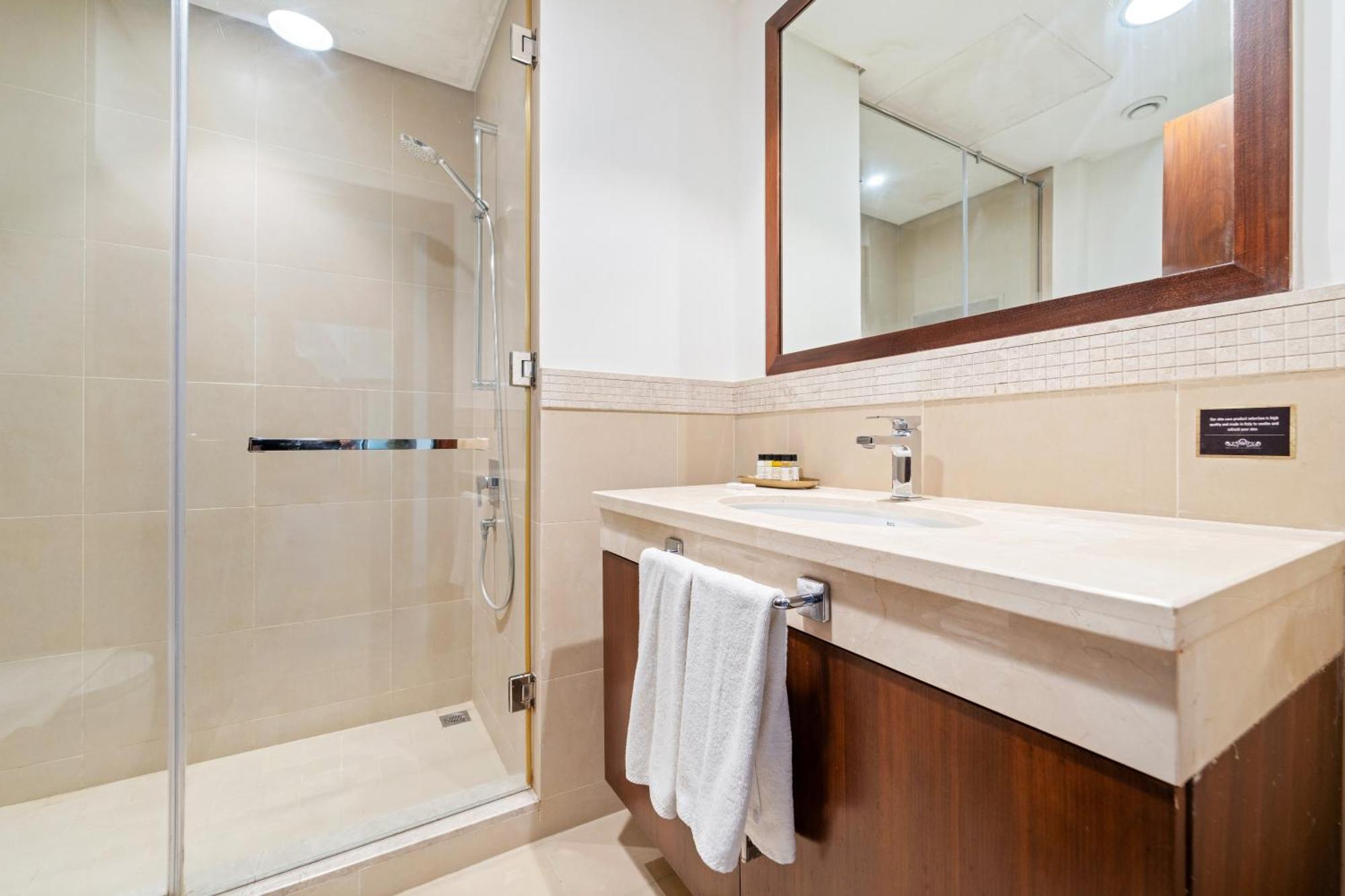 First Class 2br With Full Skyline & Sea View Apartment Dubai