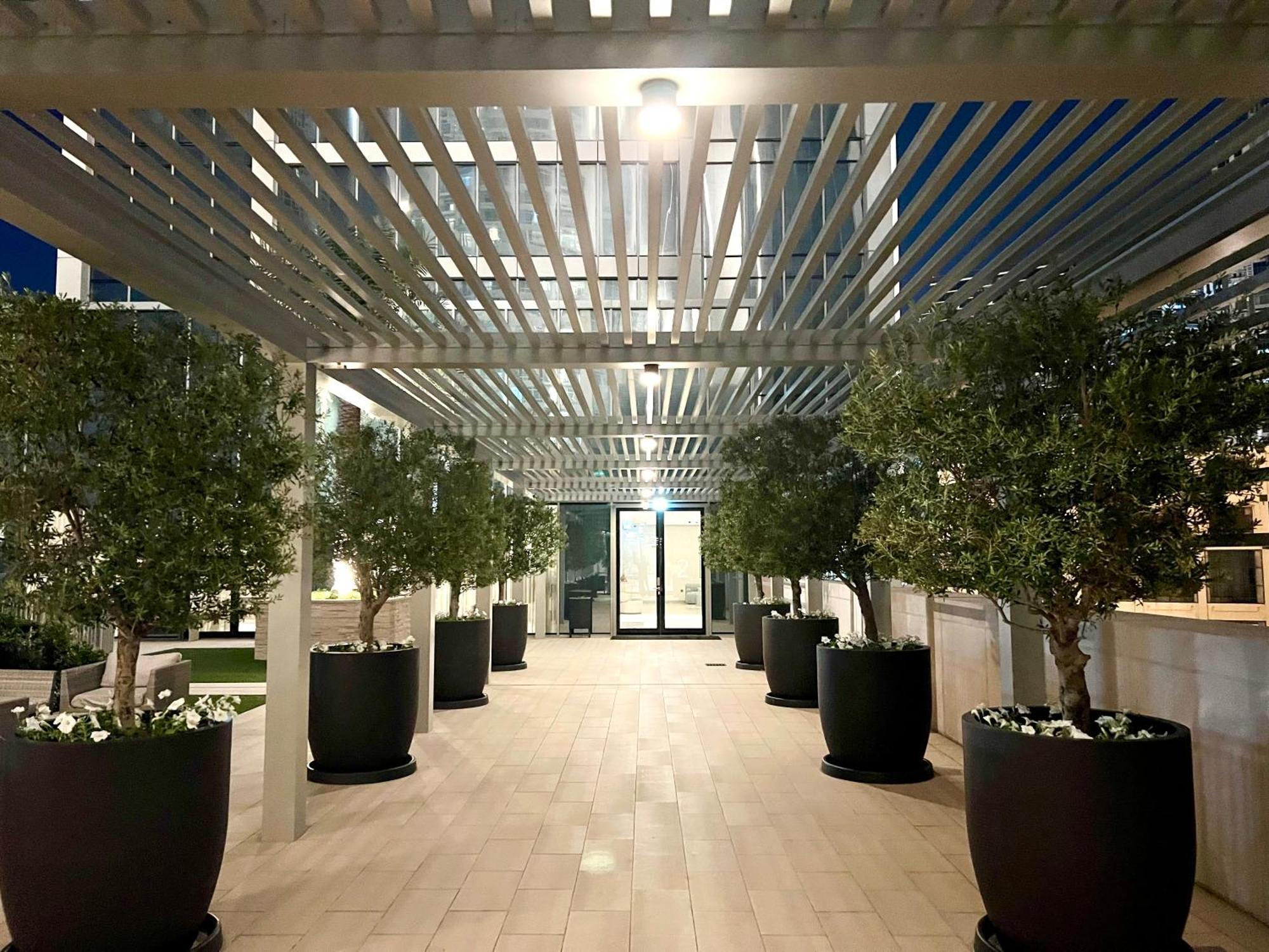 Downtown Luxury - Open Views Of The & The Sea - Walking Distance To Mall *