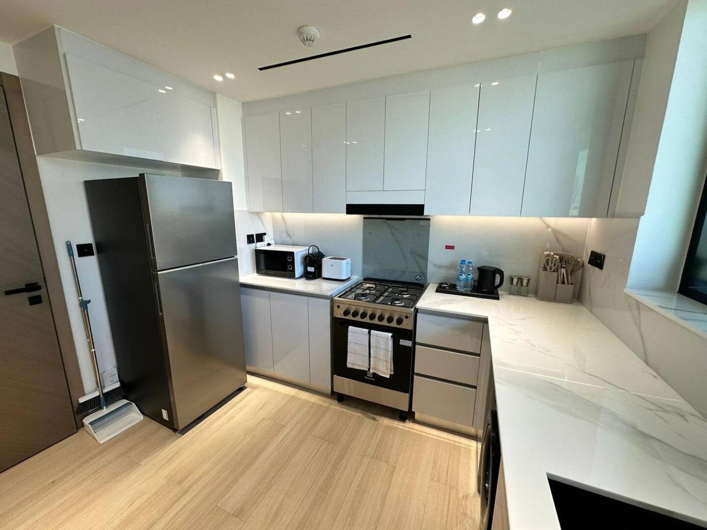 Spacious 1-bedroom With Pool View Apartment