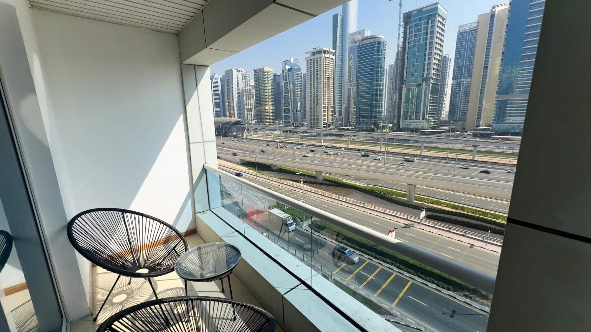 Marina- Cozy 2bhk Apartment Dubai