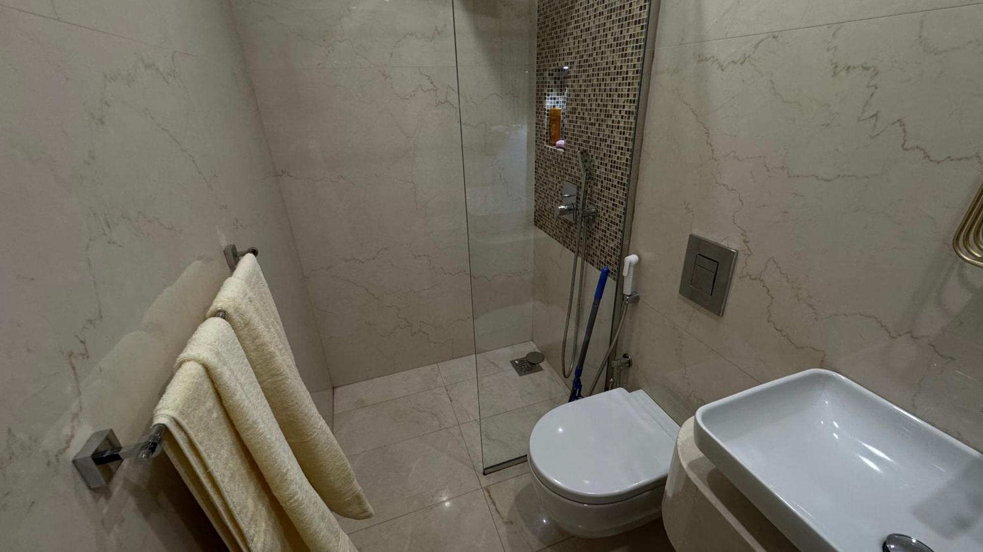 Pool View Executive Near Jbr Walk, Sadaf 1,2 Hostel Dubai